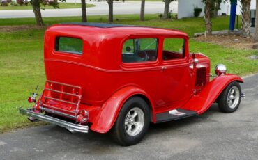 Ford-Tudor-1932-Sedan-18