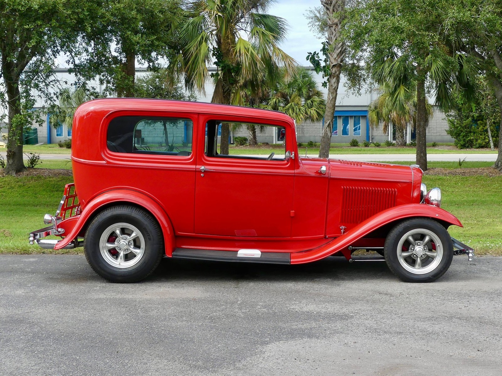 Ford-Tudor-1932-Sedan-2