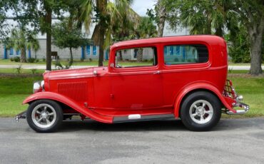 Ford-Tudor-1932-Sedan-8