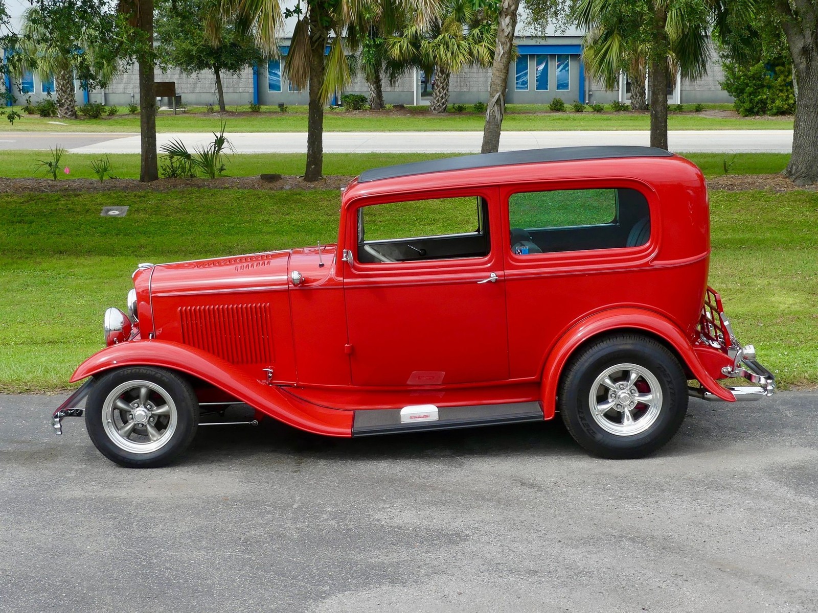 Ford-Tudor-1932-Sedan-9