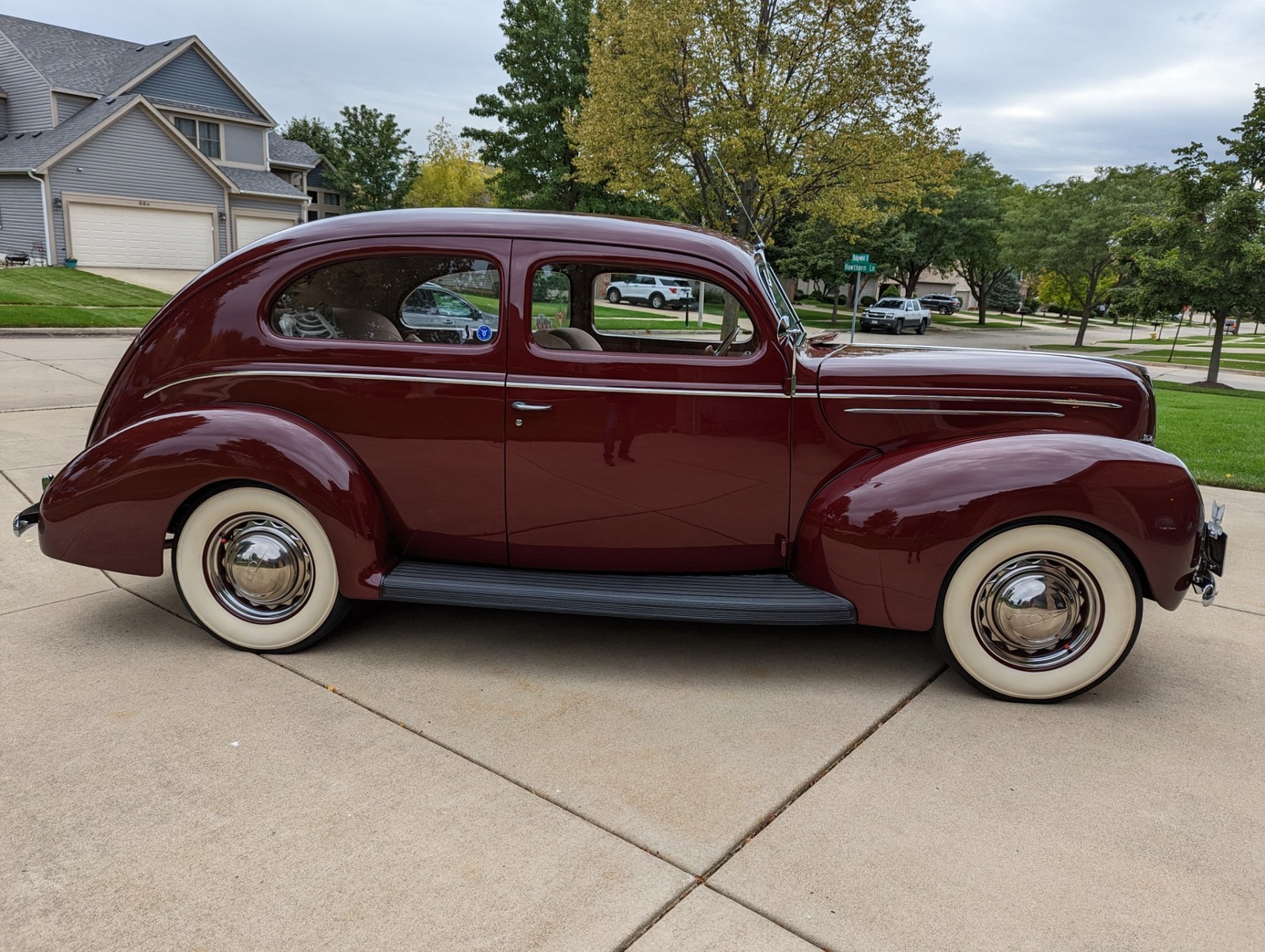 Ford-Tudor-1939-2-Door-2