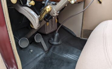 Ford-Tudor-1939-2-Door-24