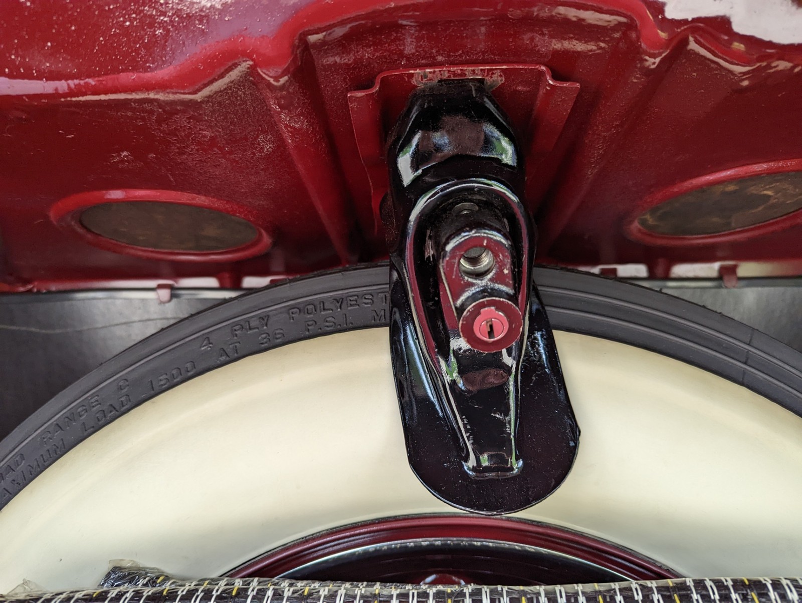 Ford-Tudor-1939-2-Door-34