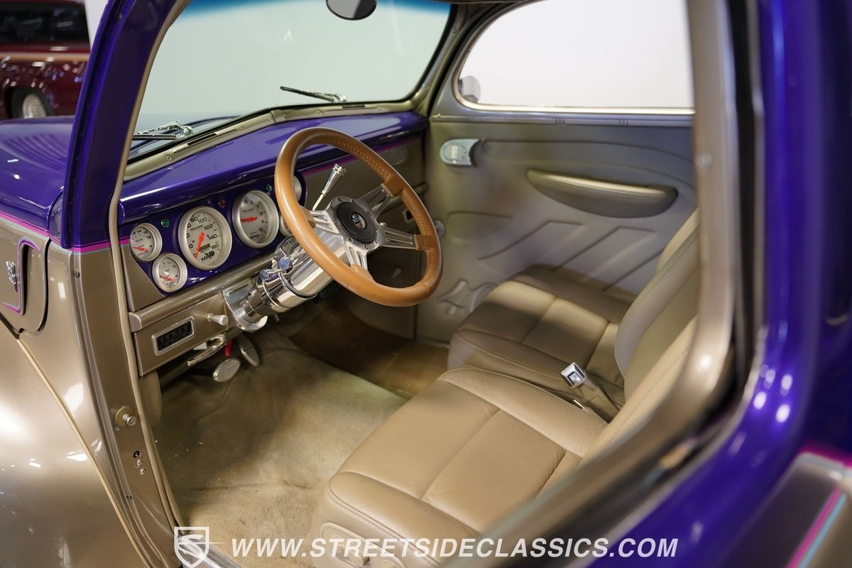 Ford-Tudor-1940-Sedan-4