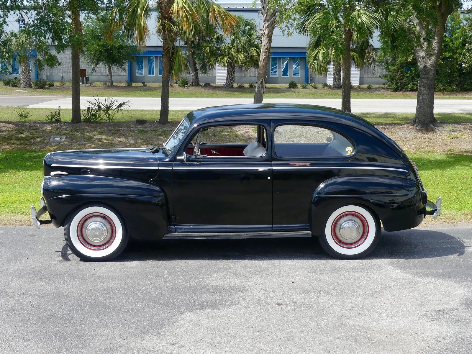 Ford-Tudor-1941-Sedan-11