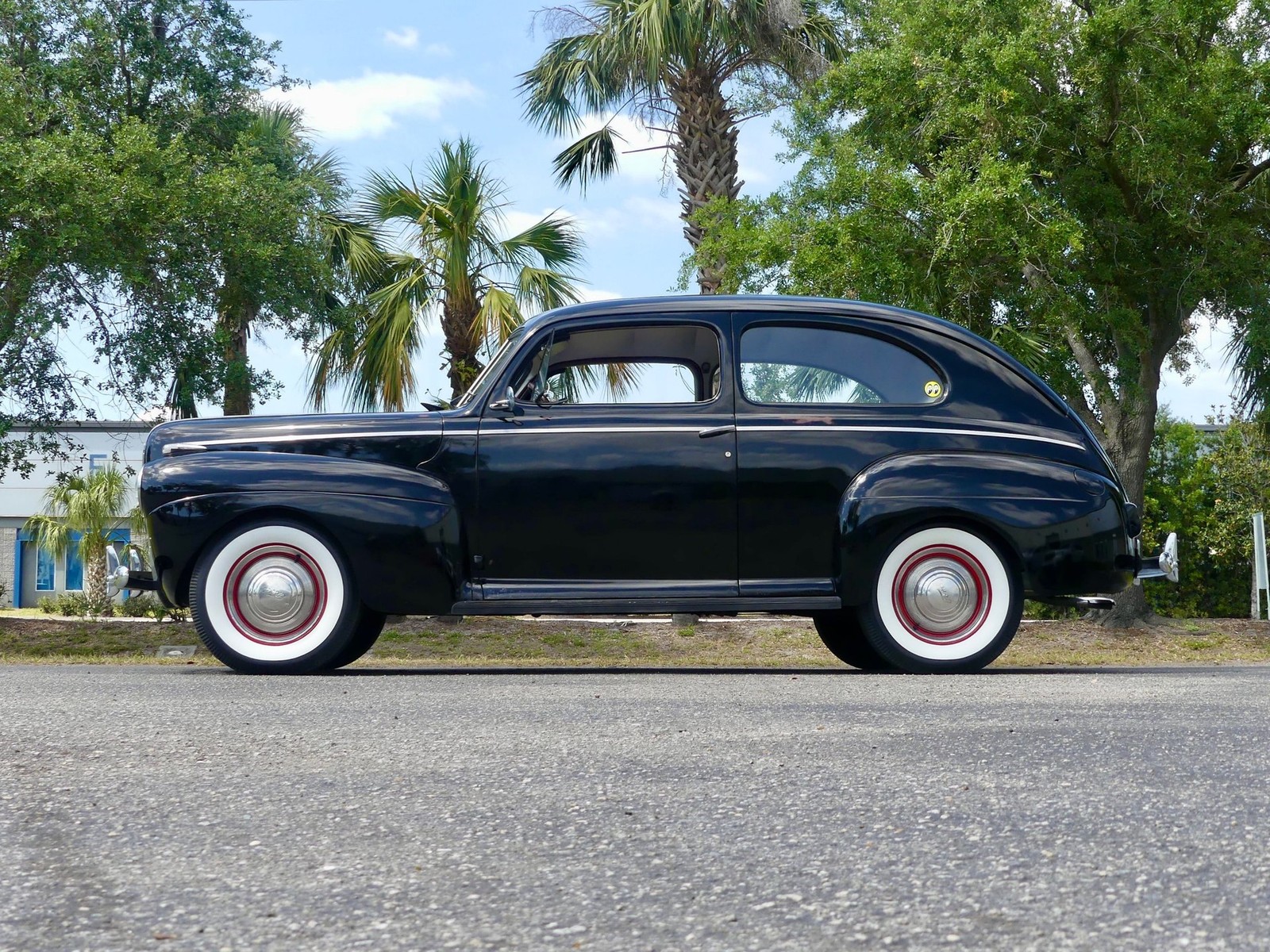 Ford-Tudor-1941-Sedan-12