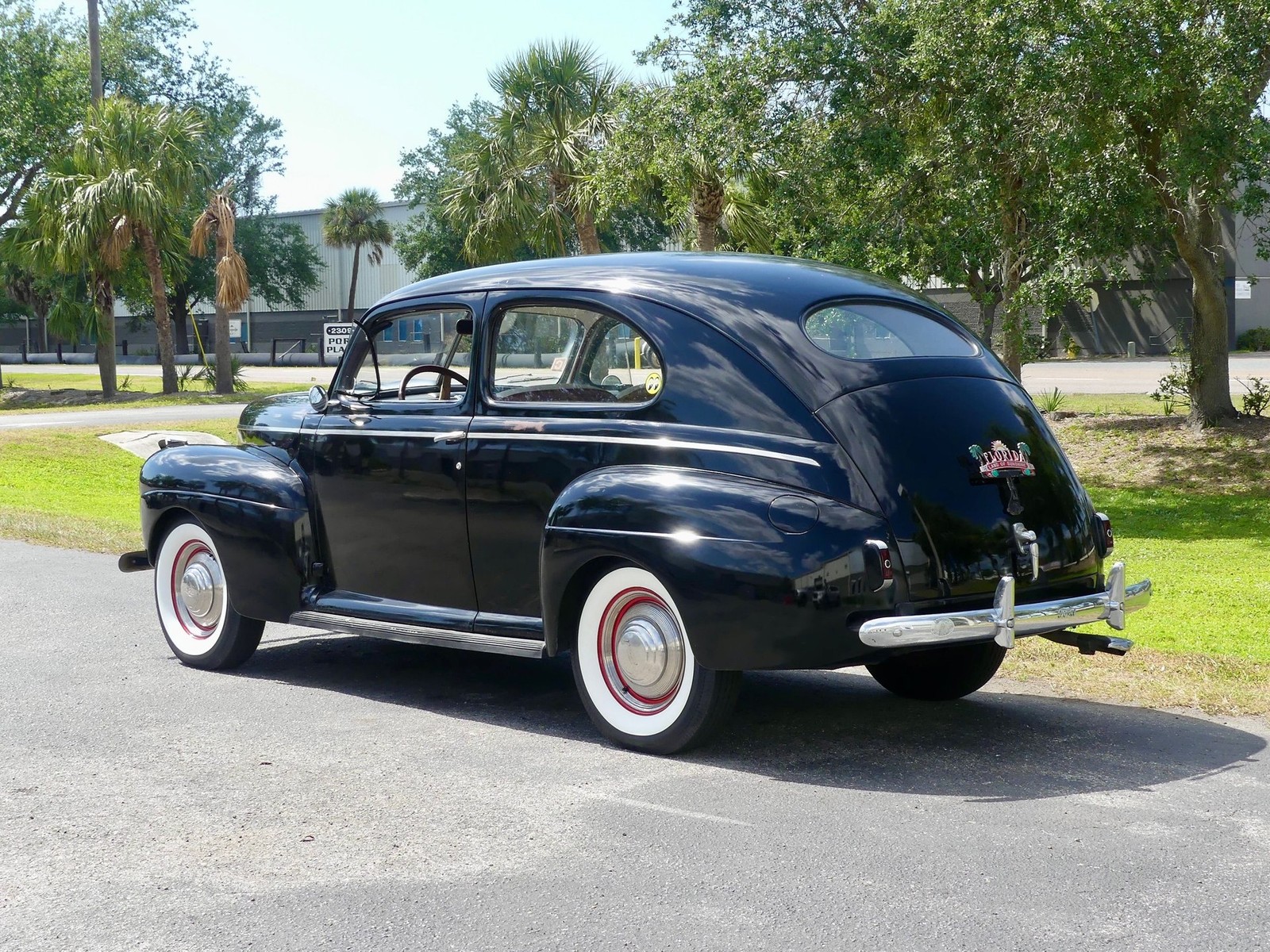 Ford-Tudor-1941-Sedan-13