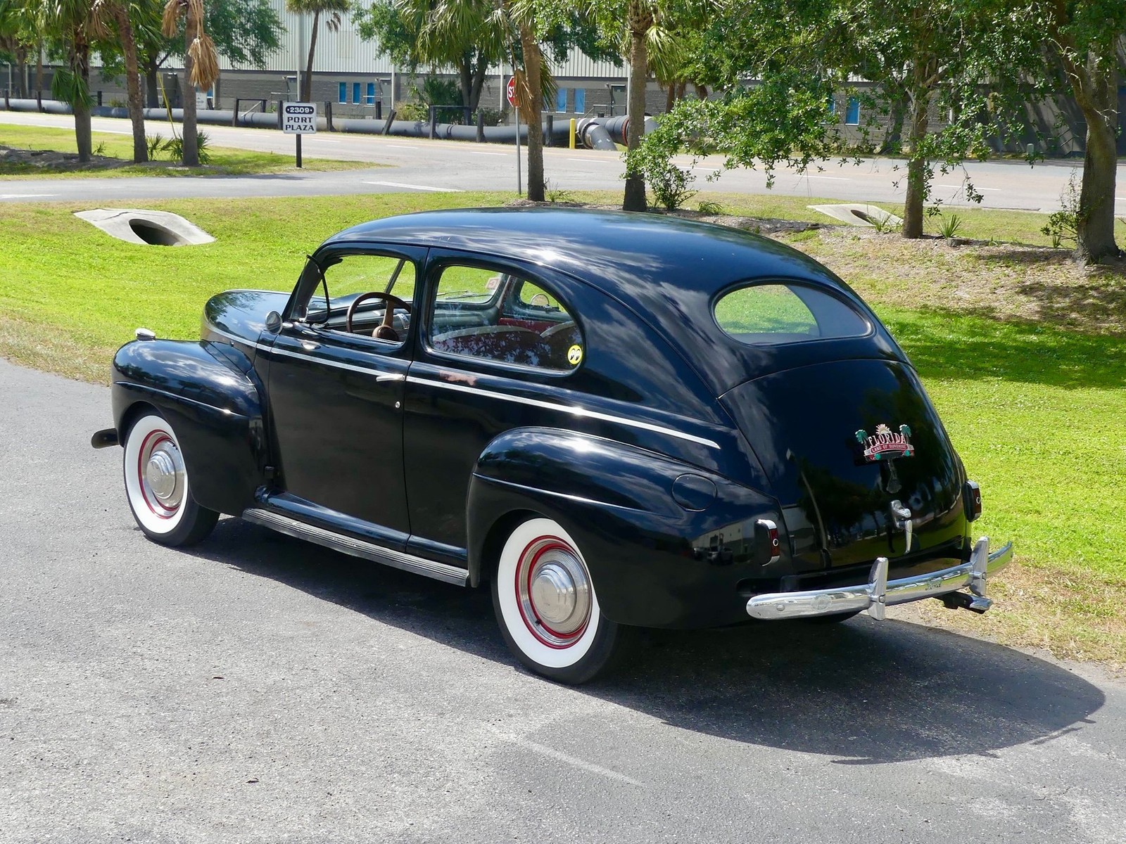 Ford-Tudor-1941-Sedan-14