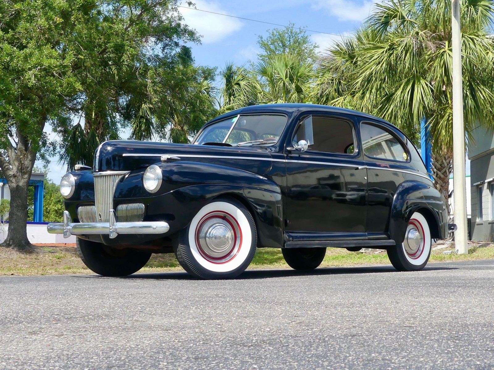 Ford-Tudor-1941-Sedan-9
