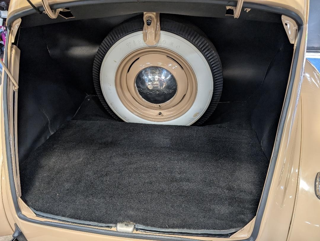 Ford-Tudor-Deluxe-1940-Sedan-14