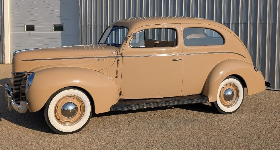 Ford-Tudor-Deluxe-1940-Sedan-2
