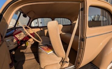 Ford-Tudor-Deluxe-1940-Sedan-3