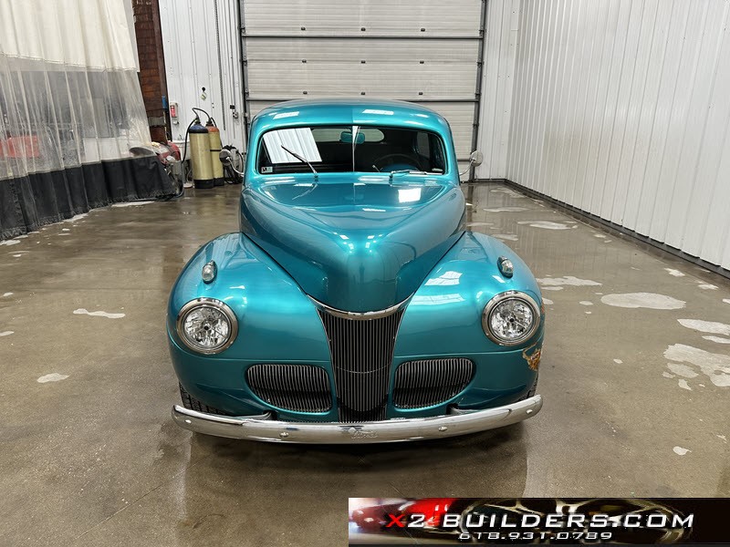 Ford-Two-Door-Sedan-Chopped-Top-Street-Ride-1941-1