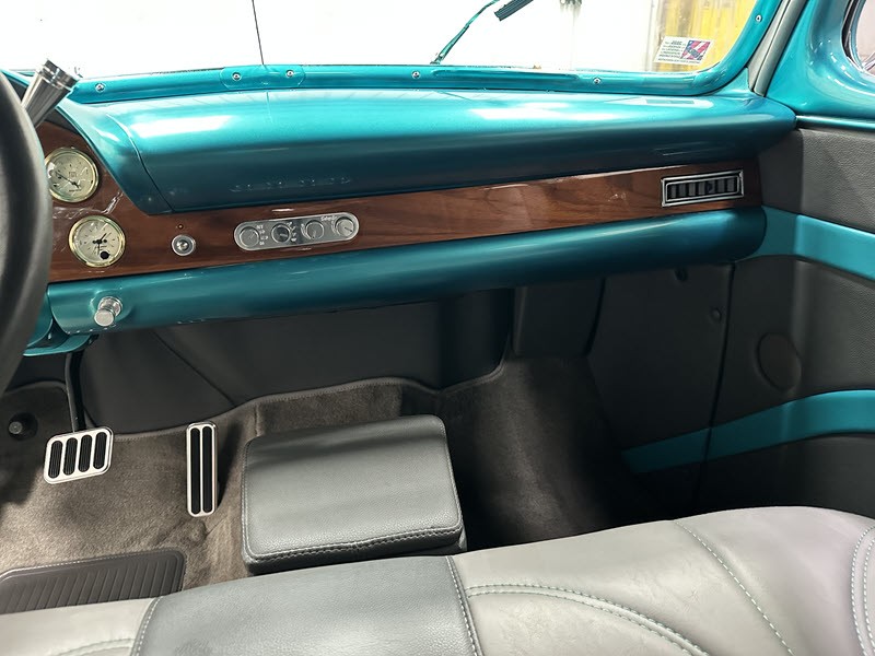 Ford-Two-Door-Sedan-Chopped-Top-Street-Ride-1941-10