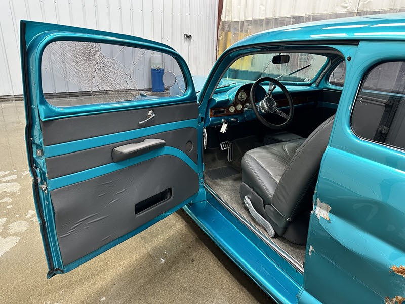 Ford-Two-Door-Sedan-Chopped-Top-Street-Ride-1941-8
