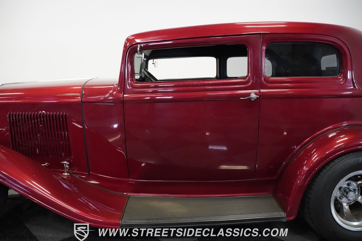 Ford-Victoria-1932-Coupe-15