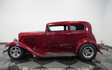 Ford-Victoria-1932-Coupe-2