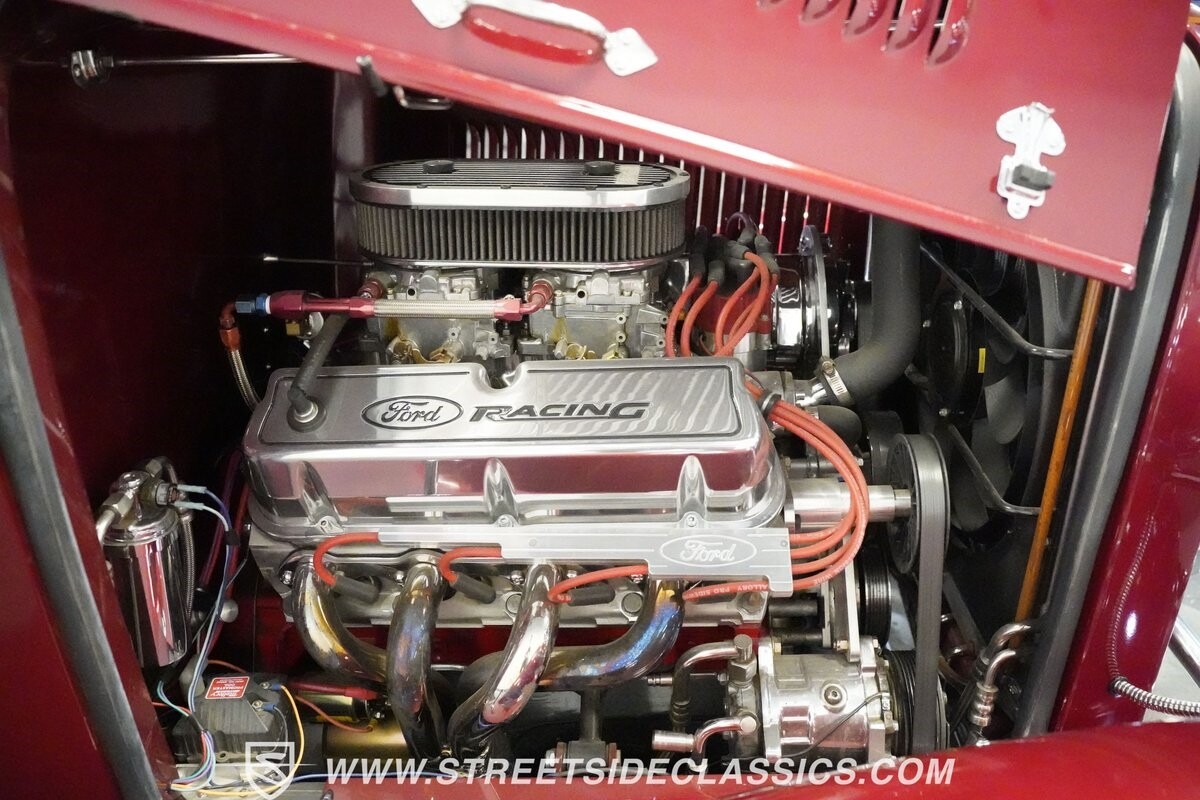 Ford-Victoria-1932-Coupe-23