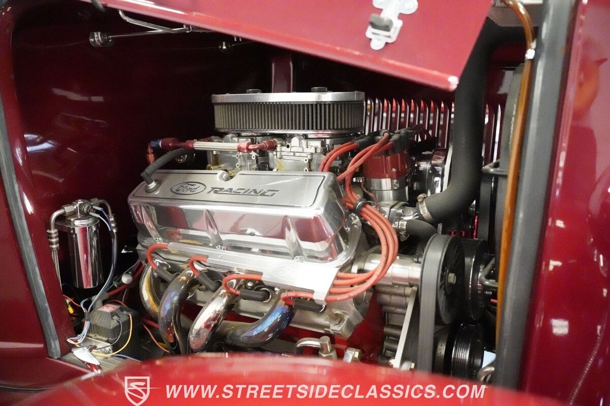 Ford-Victoria-1932-Coupe-24