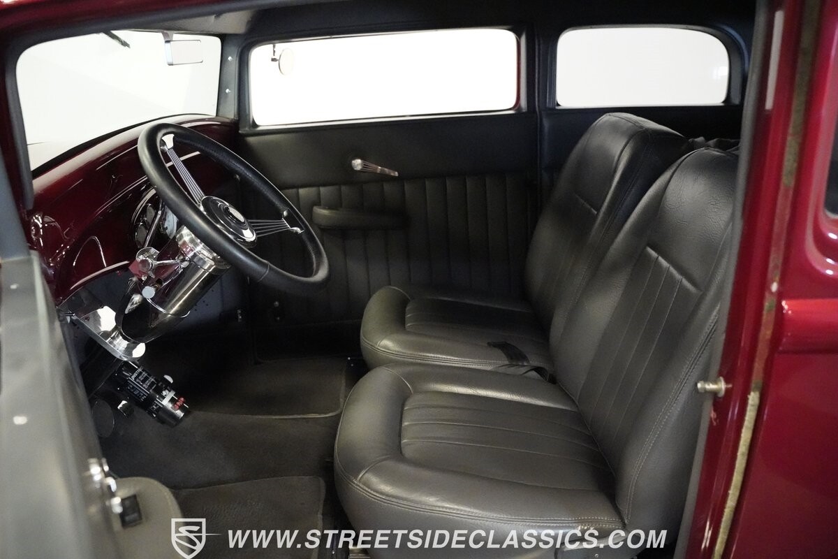 Ford-Victoria-1932-Coupe-3