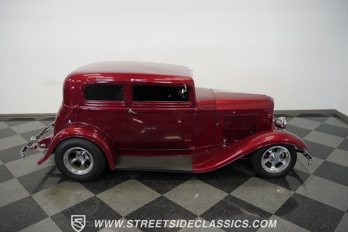 Ford-Victoria-1932-Coupe-31