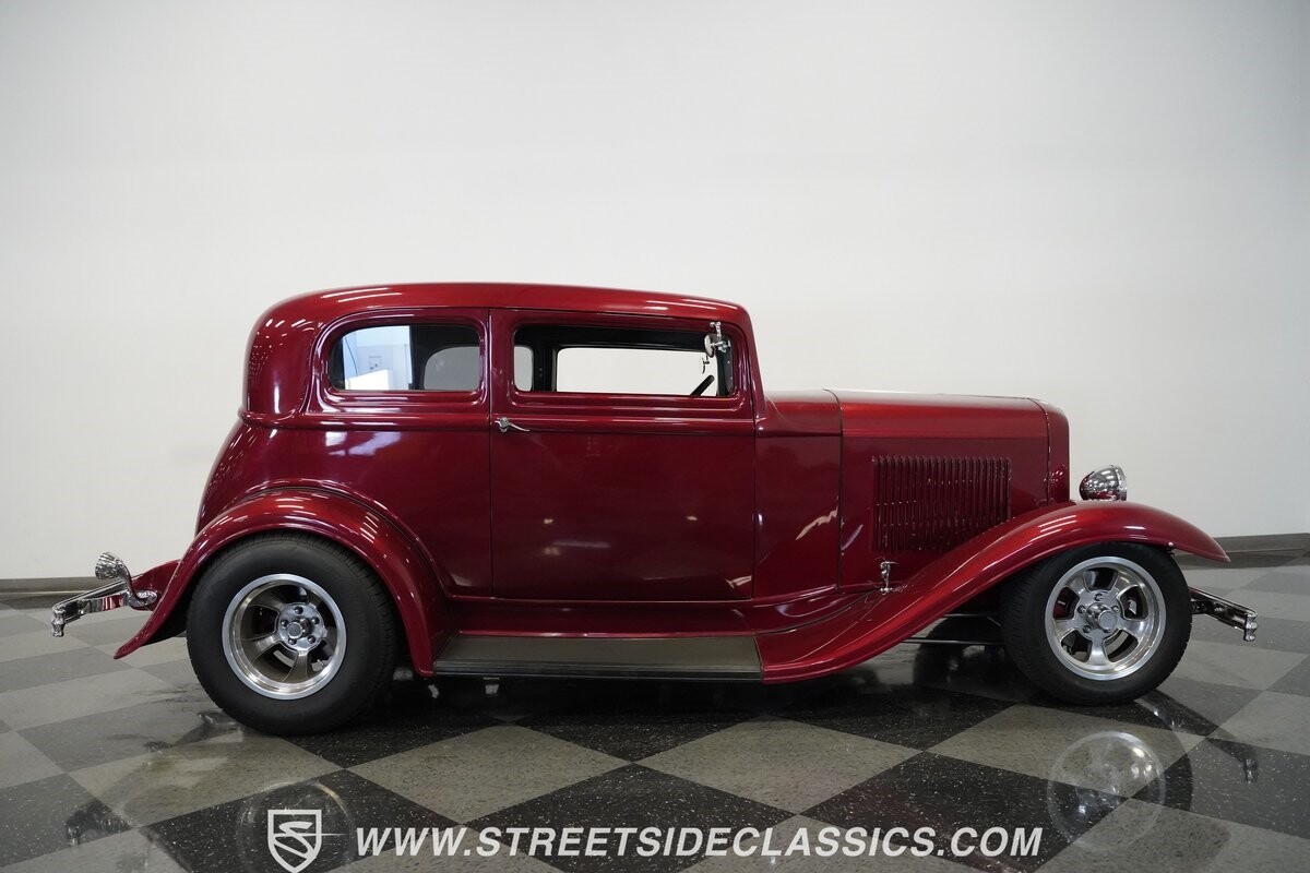 Ford-Victoria-1932-Coupe-32