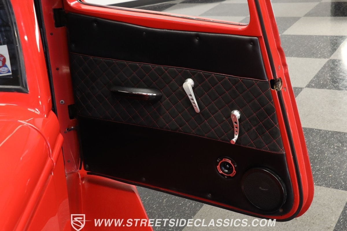 Ford-Victoria-1933-Coupe-33