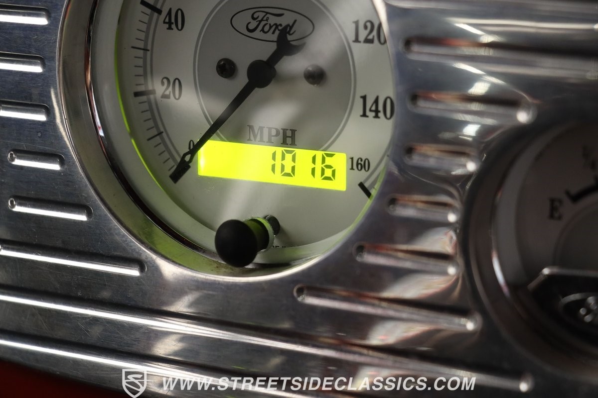 Ford-Victoria-1933-Coupe-37