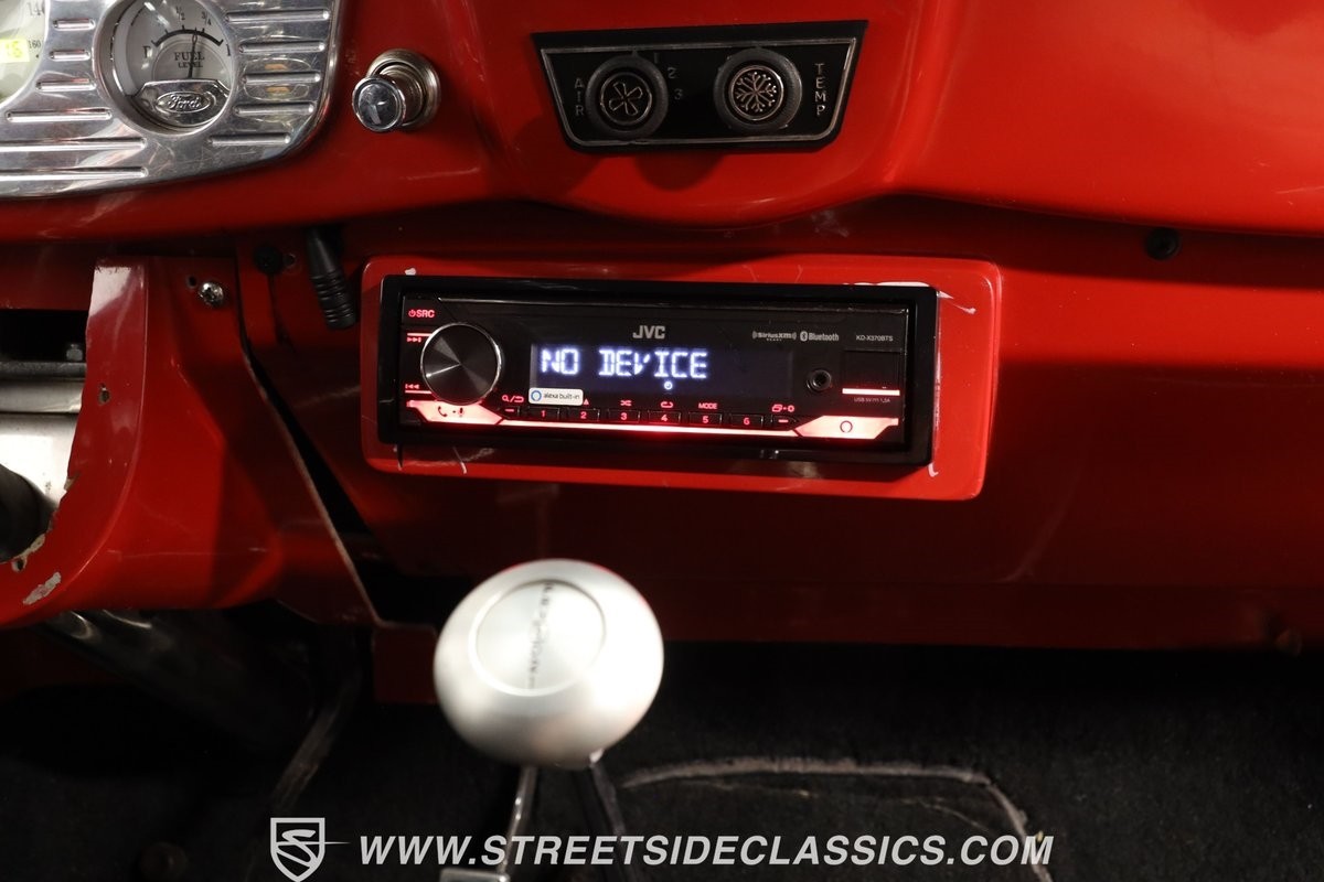 Ford-Victoria-1933-Coupe-38