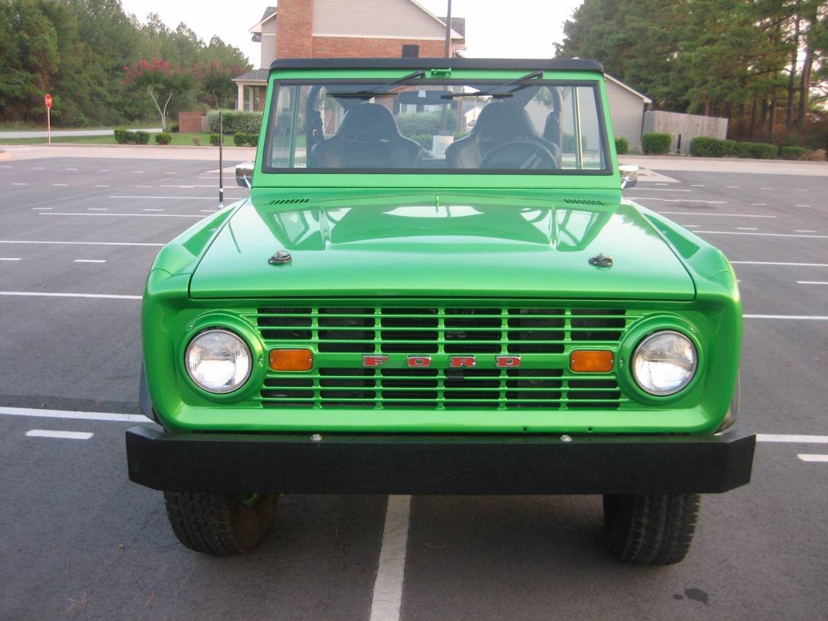 Ford-bronco-1968-green-1