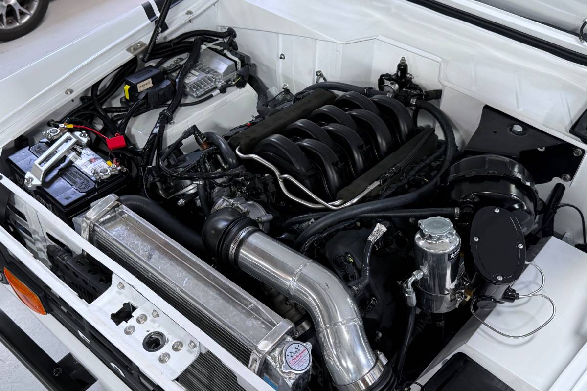 Ford-bronco-1969-white-100