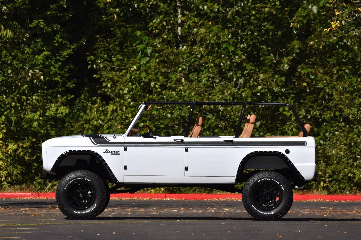 Ford-bronco-1969-white-112