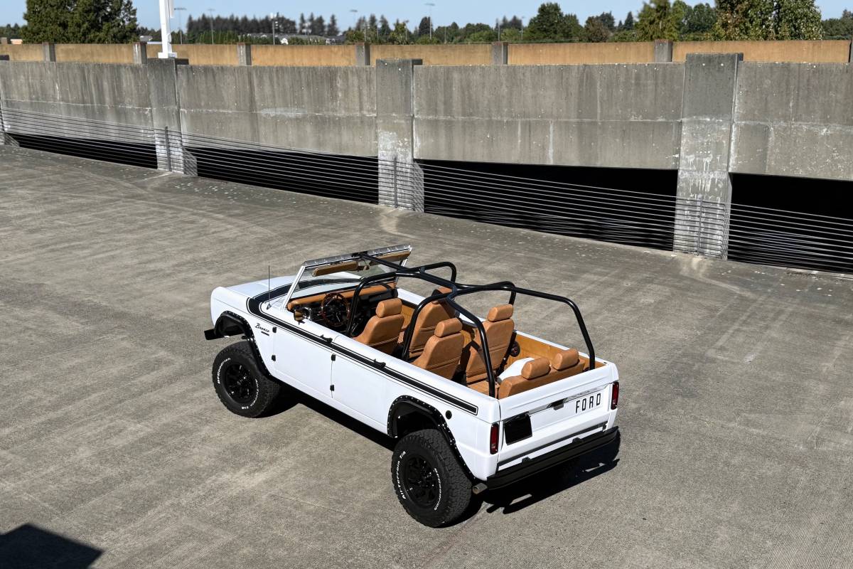 Ford-bronco-1969-white-145