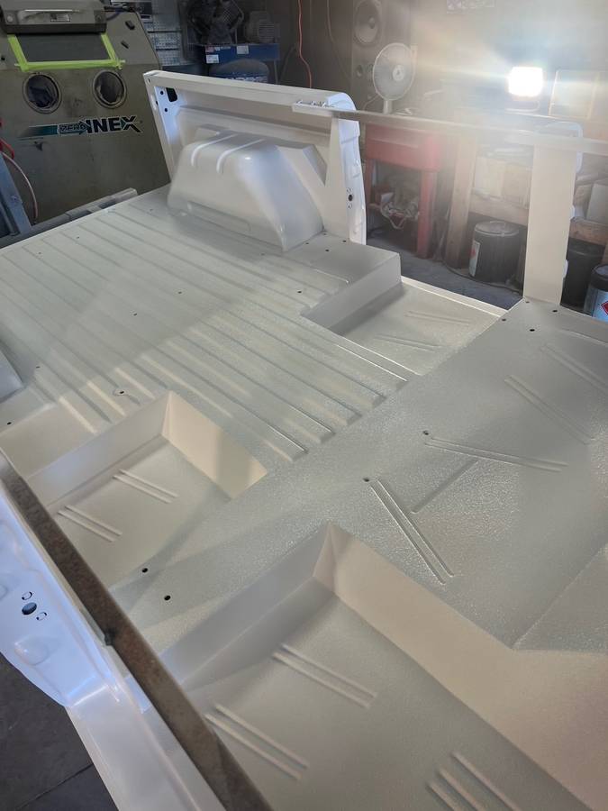 Ford-bronco-1969-white-63