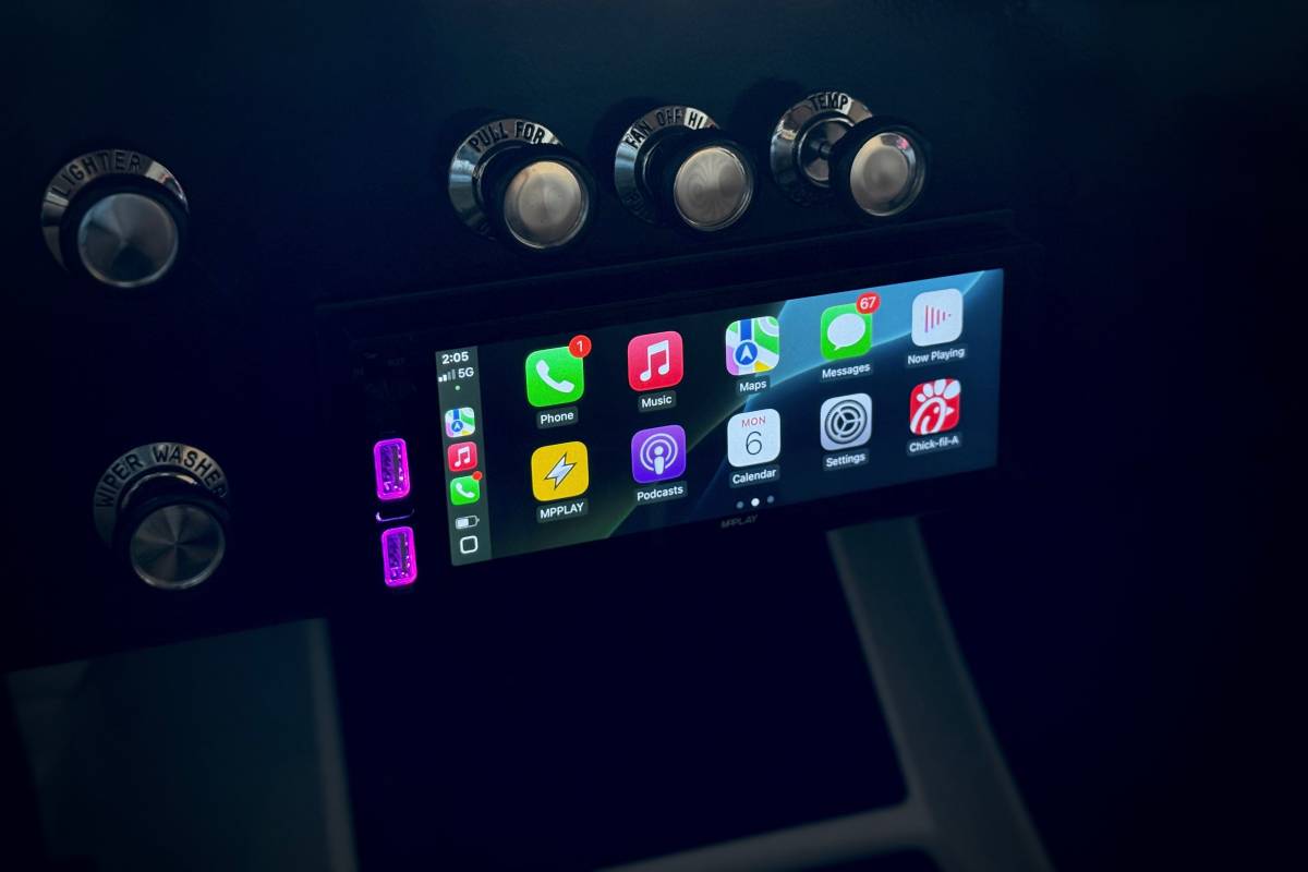 Ford-bronco-1969-white-82