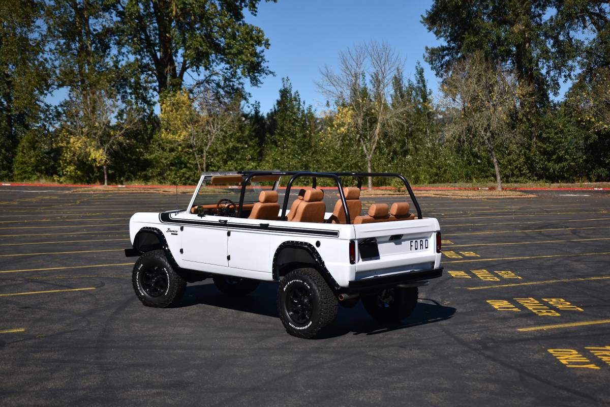 Ford-bronco-1969-white-96