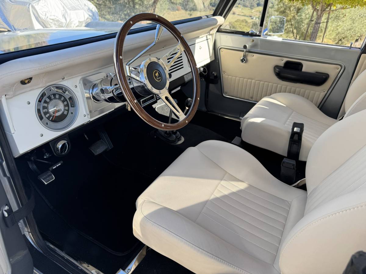 Ford-bronco-1972-silver-118