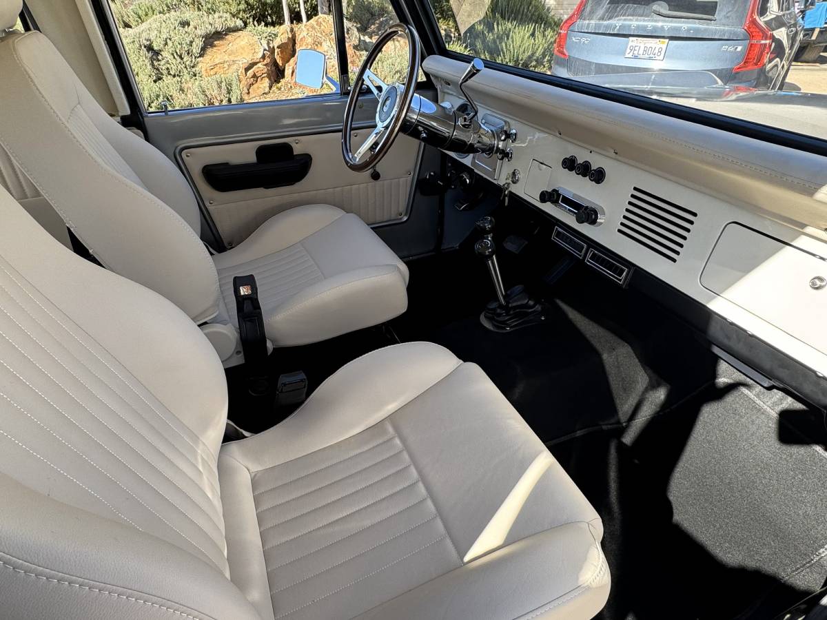 Ford-bronco-1972-silver-120