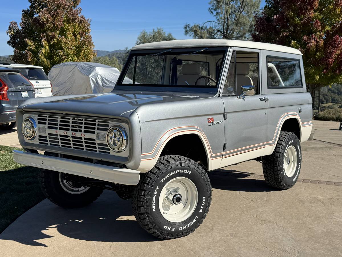 Ford-bronco-1972-silver-130