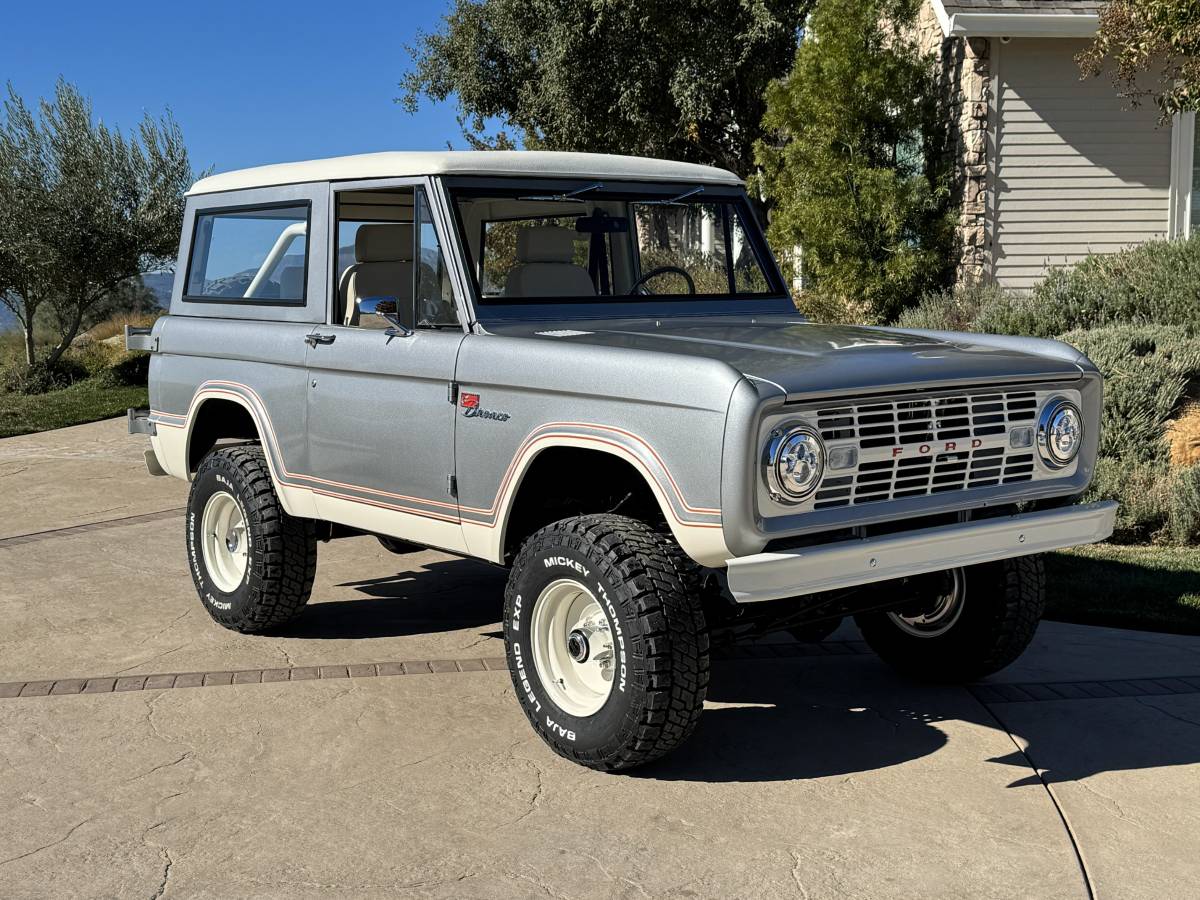 Ford-bronco-1972-silver-144