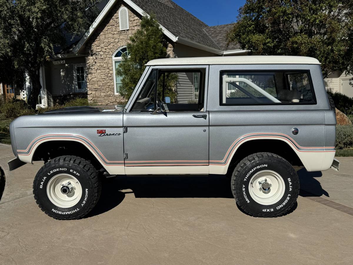 Ford-bronco-1972-silver-172