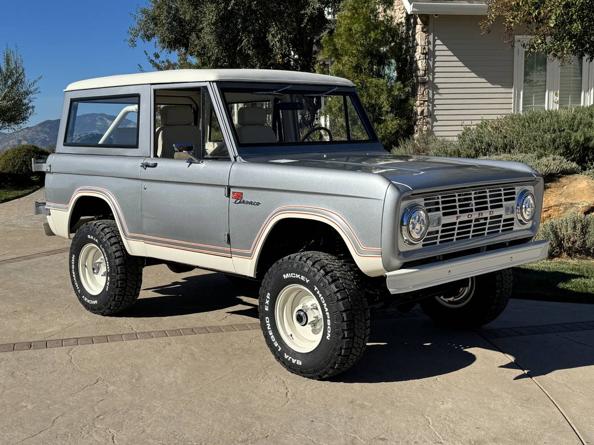 Ford-bronco-1972-silver-191