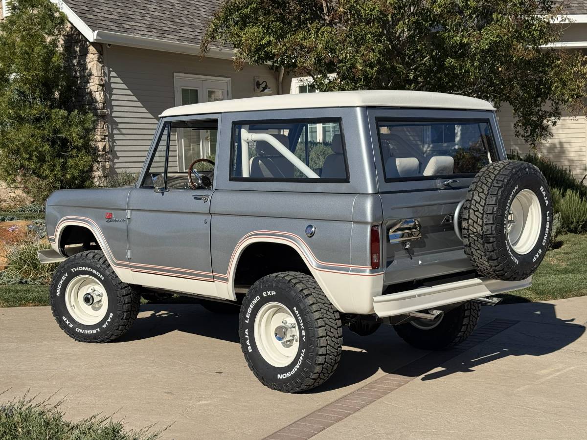Ford-bronco-1972-silver-216