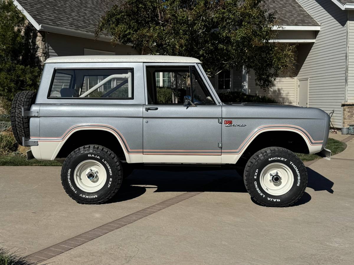 Ford-bronco-1972-silver-248