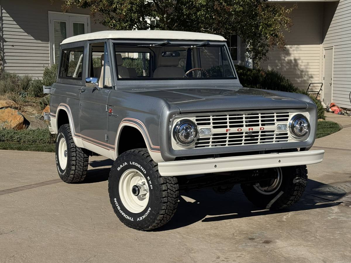 Ford-bronco-1972-silver-333
