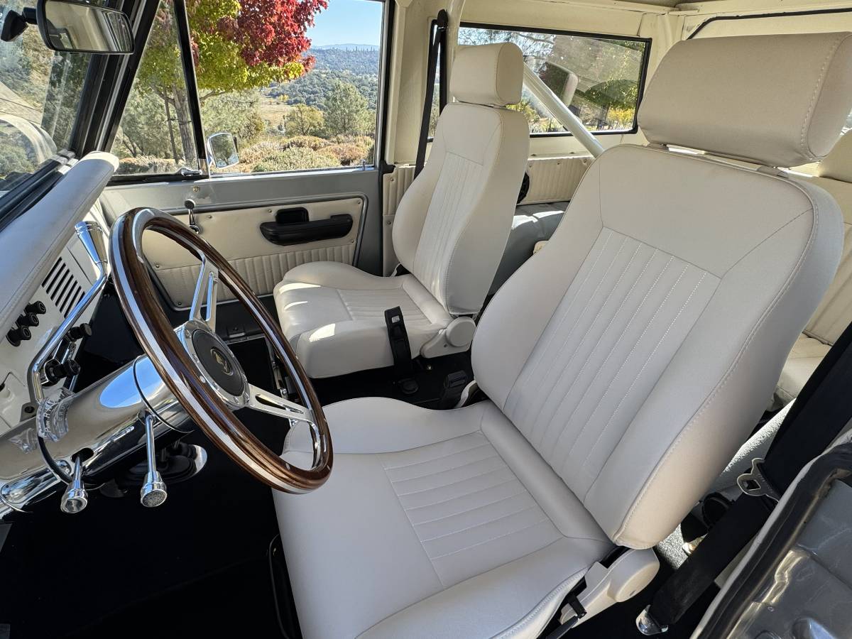 Ford-bronco-1972-silver-336