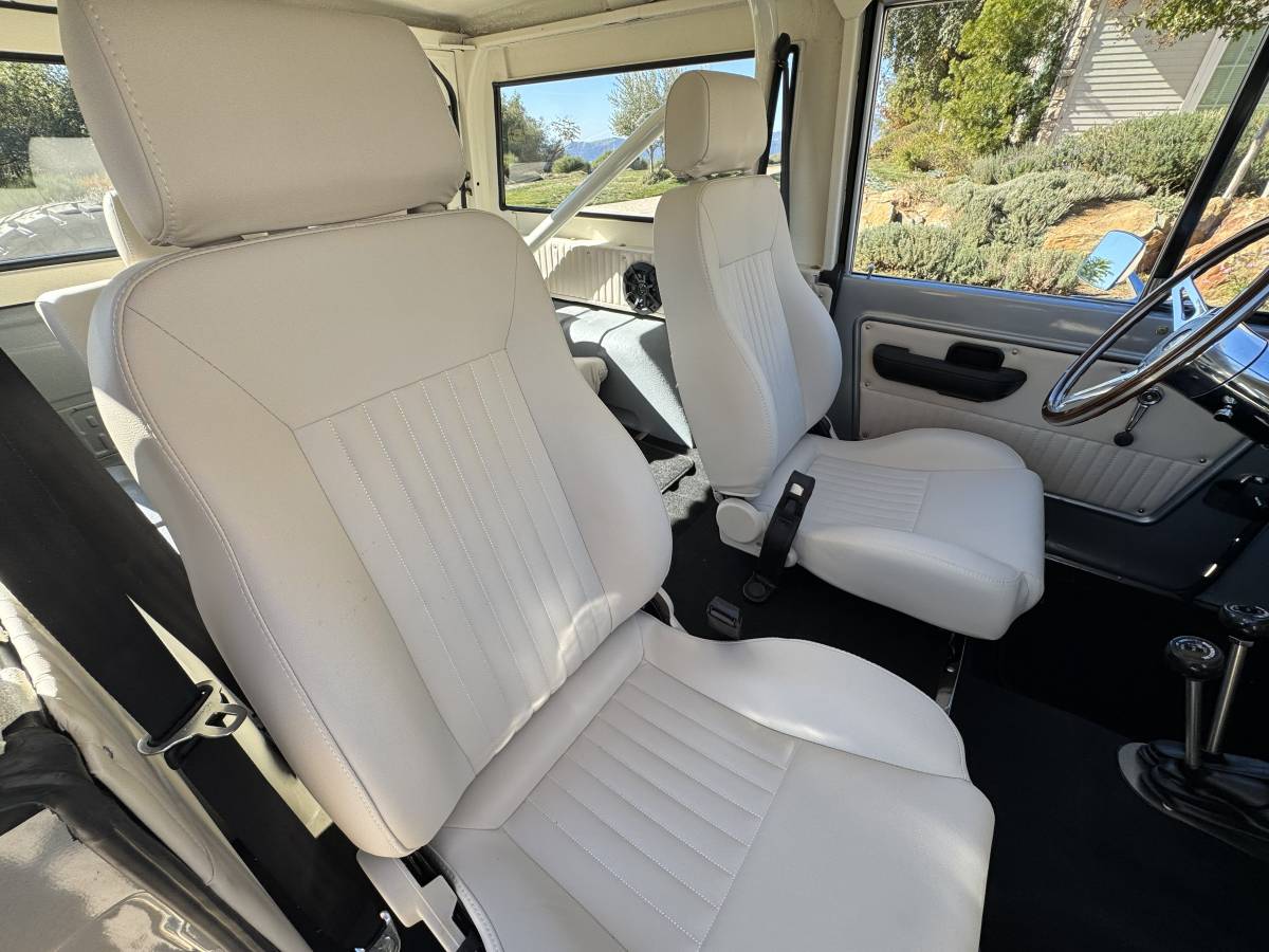 Ford-bronco-1972-silver-337