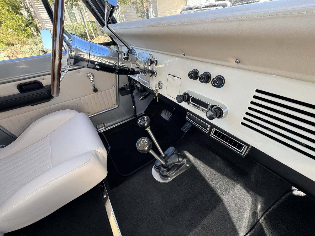 Ford-bronco-1972-silver-352