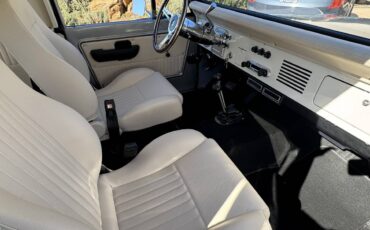 Ford-bronco-1972-silver-390