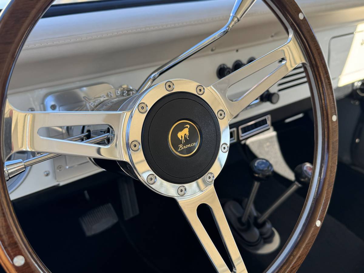 Ford-bronco-1972-silver-417